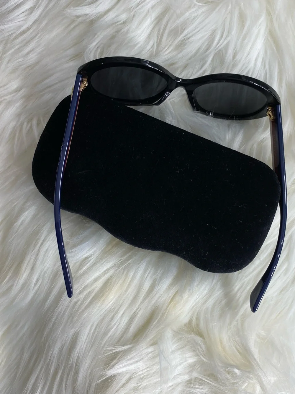 Gucci Black Round Sunglasses with Dark Lenses